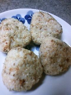 炊飯器で、じゃこ入り玄米おにぎり-レシピのメイン写真