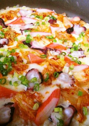 ホットプレートで簡単♪海鮮キムチご飯ピザ-レシピのメイン写真