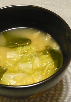 お味噌汁★春キャベツとわかめのお味噌汁-レシピのメイン写真