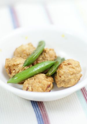 鶏団子とスナップエンドウ炒め-レシピのメイン写真