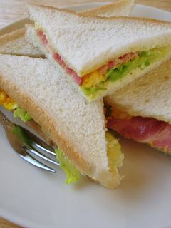 ベーコンと焼き卵のサンドイッチ-レシピのメイン写真