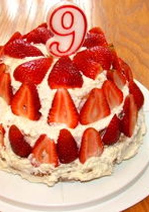 アメリカ　お誕生日にイチゴの３段ケーキ-レシピのメイン写真