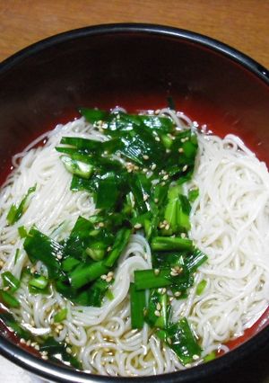 夏にぴったり！お酢とニラ入りぶっかけ素麺-レシピのメイン写真