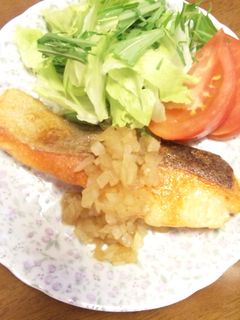 サーモンムニエルの玉ねぎソース添え-レシピのメイン写真