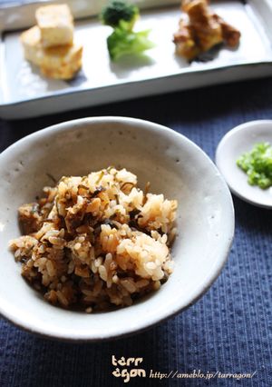 出汁いらず！塩昆布とお揚げの炊込みご飯-レシピのメイン写真