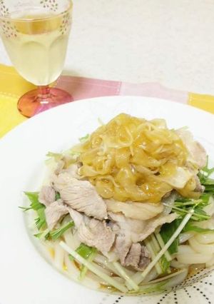 新玉ねぎドレッシングで食べる冷やしうどん-レシピのメイン写真