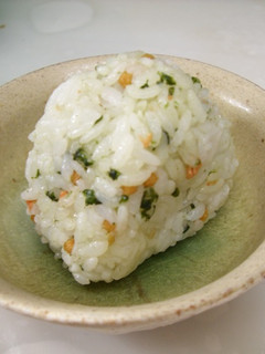 ほっと和む♪お茶漬けおにぎり-レシピのメイン写真