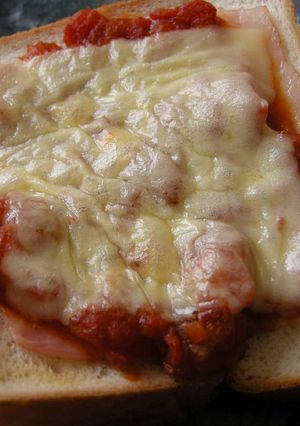 残り物トマトソースでも豪華☆朝食トースト-レシピのメイン写真