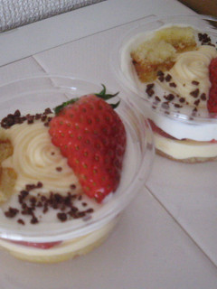 余ったスポンジケーキでミニパフェ♪-レシピのメイン写真