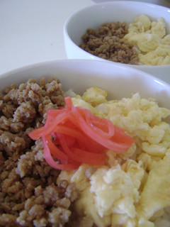 1歳のbabyとふたりランチ♫鶏そぼろ丼-レシピのメイン写真