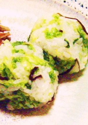 簡単すぎる「塩こんキャベツおむすび」-レシピのメイン写真