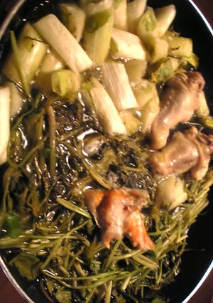 鶏肉と鮭とセリと菜の花と葱の水炊き-レシピのメイン写真