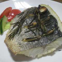 รูปของ スズキの香草焼き
