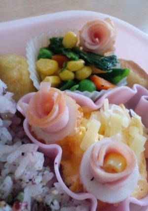ハム＆ちくわで　お弁当箱に✿お花畑✿-レシピのメイン写真