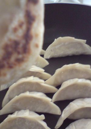 隠し味に赤味噌な餃子-レシピのメイン写真