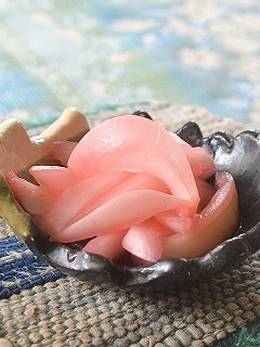 新たまねぎで浅漬け <赤梅酢漬け>♪-レシピのメイン写真