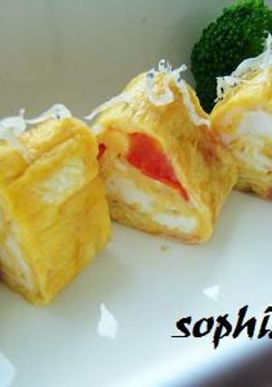 カニカマ＆トマトの卵焼き♪～三角～-レシピのメイン写真