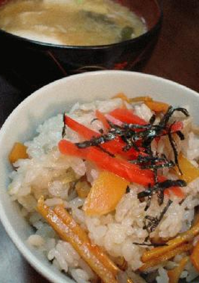 ほんのり甘い「舞茸とにんじんの炊き込みごはん」-レシピのメイン写真