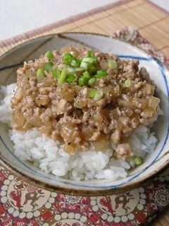簡単!肉まん丼~豚ひき肉と玉ねぎで~-レシピのメイン写真