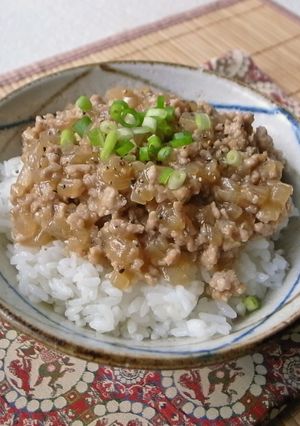 簡単！肉まん丼～豚ひき肉と玉ねぎで～-レシピのメイン写真