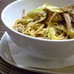 รูปของ 春キャベツと舞茸の塩昆布パスタ