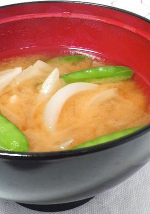 ✿きぬさやと新たまねぎの✿お味噌汁✿-レシピのメイン写真