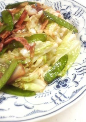 初夏に食べたい*きぬさやとキャベツ炒め-レシピのメイン写真