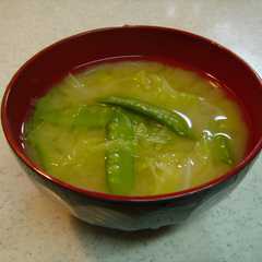 รูปของ きぬさやキャベツのお味噌汁