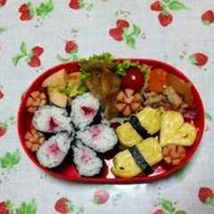 รูปของ 細巻きがお花に変身☆幼稚園弁当