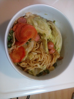 紙コップと電子レンジでウィンナー焼きそば-レシピのメイン写真