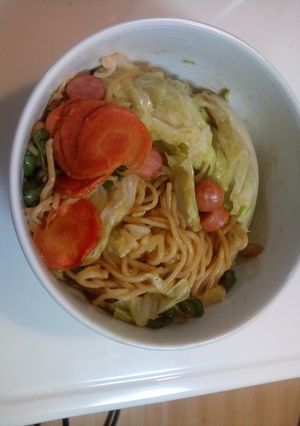 紙コップと電子レンジでウィンナー焼きそば-レシピのメイン写真