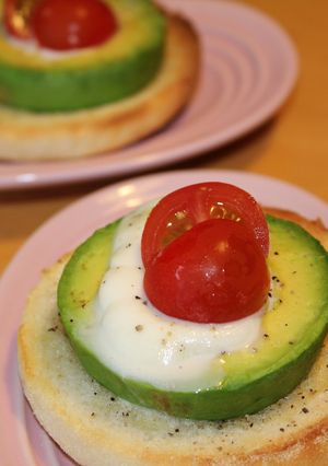 乗せて焼くだけ！モッツアボマフィン♪-レシピのメイン写真