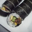 ラップでツナの甘辛巻き寿司