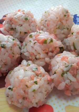 簡単幼児食☆おにぎり☆鮭と青のり-レシピのメイン写真