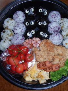 まっくろくろすけの一口おにぎりキャラ弁-レシピのメイン写真