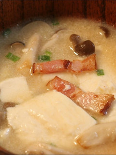 ベーコン・シメジ・豆腐のお味噌汁-レシピのメイン写真