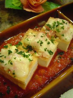 トマトソースで厚揚げのベーコンチーズ焼き-レシピのメイン写真