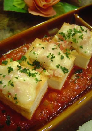 トマトソースで厚揚げのベーコンチーズ焼き-レシピのメイン写真