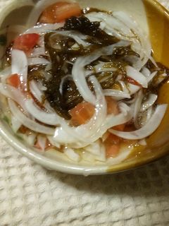 和えるだけ★玉ねぎトマトのもずく酢サラダ-レシピのメイン写真