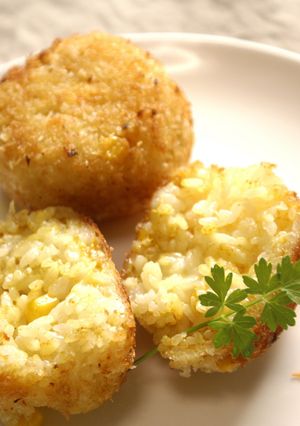 カレー風味モッツァレラ入りライスコロッケ-レシピのメイン写真