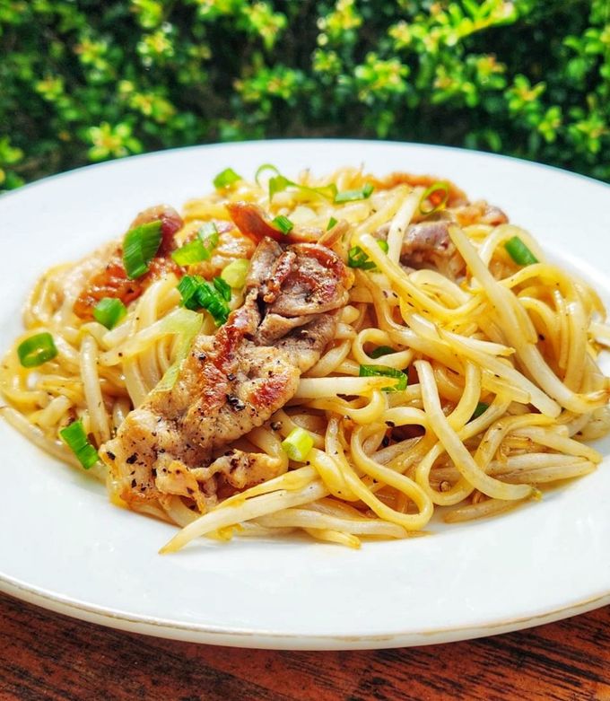 隠し味で居酒屋の焼きうどん♪簡単ランチ by マダム・フィーカ