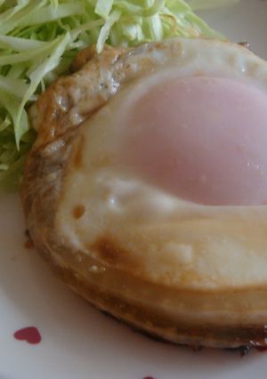 すき焼きのたれで♪甘辛玉葱リング目玉焼き-レシピのメイン写真
