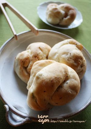 そら豆とチーズのふわふわ黒胡椒パン-レシピのメイン写真