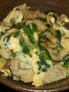 ウエイパーで、ニラ玉丼-レシピのメイン写真