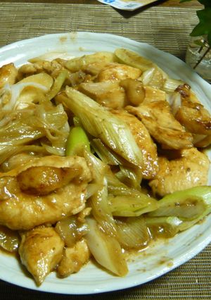 肉じゃがの翌日は♪残った煮汁で鶏の旨辛煮-レシピのメイン写真
