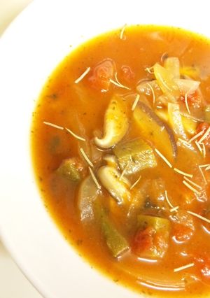 かんたん椎茸と玉葱のトマトコンソメスープ-レシピのメイン写真