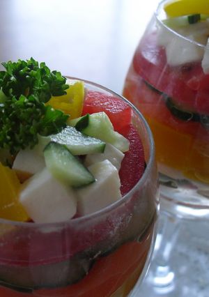 チーズと野菜をグラスでおしゃれに♪-レシピのメイン写真