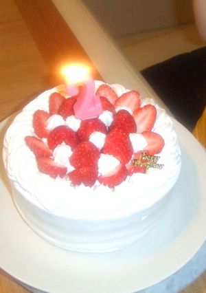 イチゴのお誕生日ケーキ-レシピのメイン写真