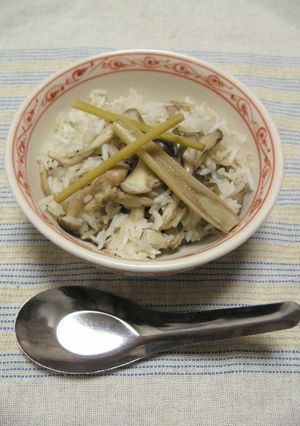 ベトナム風 鶏と茸のレモングラス炊込ご飯-レシピのメイン写真