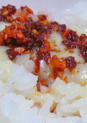 ジャンク系ご飯☆食べるラー油とチーズ飯！-レシピのメイン写真